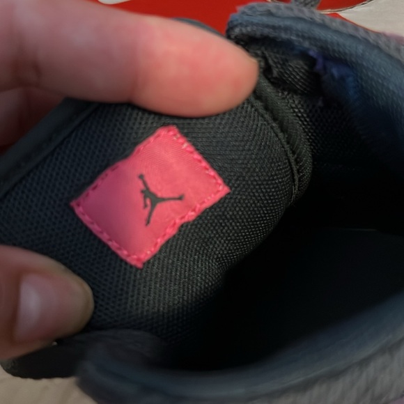 NIKE AIR JORDAN 1 RETRO size 8c - Picture 13 of 14